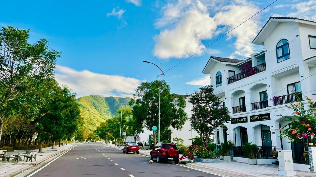 The Track Homestay - Near Bai Dai Beach Cam Lam Bagian luar foto